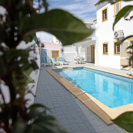 Naomi - Large Garden And Terrace Villa Albufeira