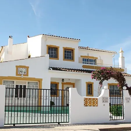 Naomi - Large Garden And Terrace Villa