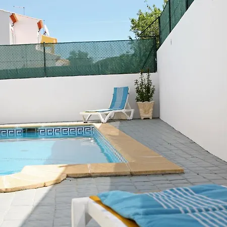 Villa Naomi - Large Garden And Terrace Albufeira