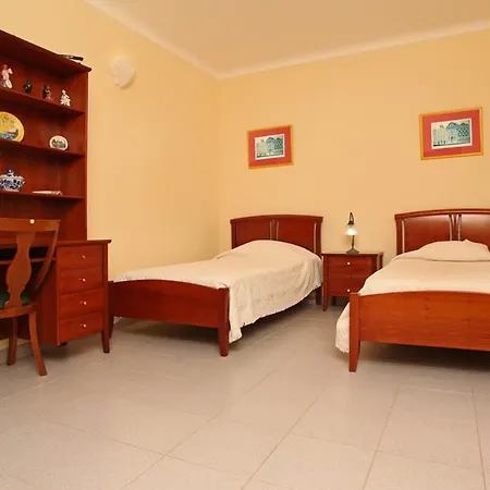 Naomi - Large Garden And Terrace Villa Albufeira