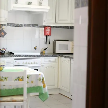 Naomi - Large Garden And Terrace Villa