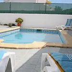 Naomi - Large Garden And Terrace Villa Albufeira