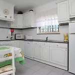 Naomi - Large Garden And Terrace Albufeira