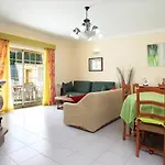 Naomi - Large Garden And Terrace Albufeira