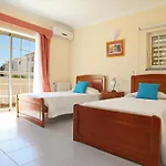 Naomi - Large Garden And Terrace Villa Albufeira