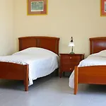 Naomi - Large Garden And Terrace