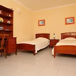 Naomi - Large Garden And Terrace Villa Albufeira