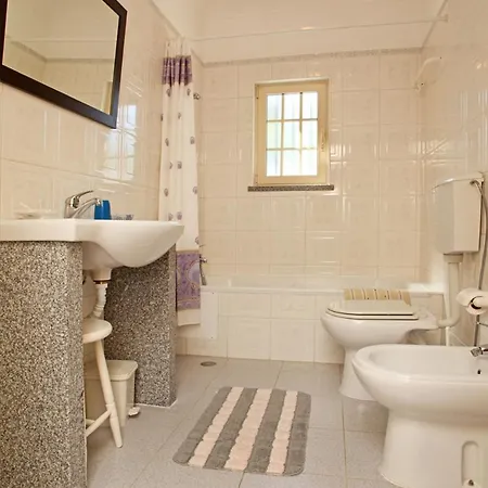 Dom wakacyjny Naomi - Large Garden And Terrace Albufeira