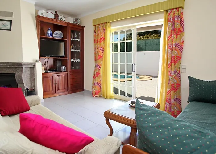 Naomi - Large Garden And Terrace *