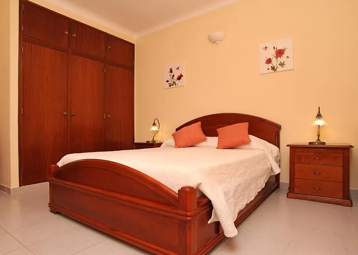 Naomi - Large Garden And Terrace Βίλα *