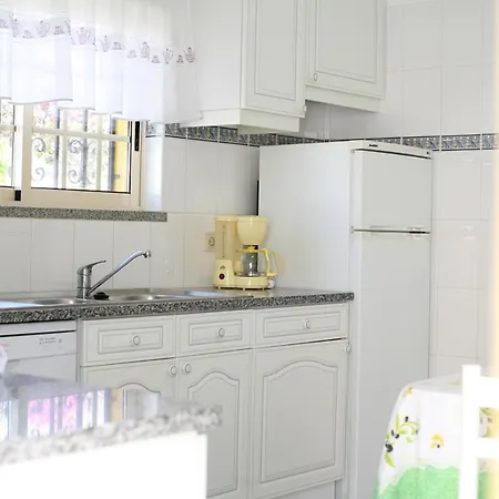 Naomi - Large Garden And Terrace Holiday home Albufeira